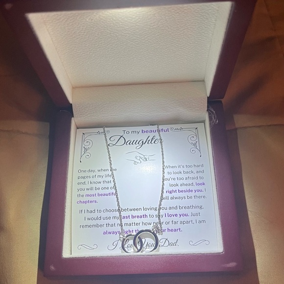 NEW! Elegant Silver Double Circle “Daughter” Necklace Gift from Dad. 💕 - Picture 5 of 6